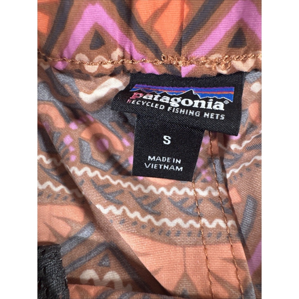 PATAGONIA Women's Shorts Small Orange Barely Baggies Geometric Print 2.5" Inseam - Picture 3 of 4